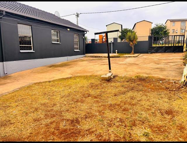 3 BEDROOM PROPERTY TO RENT IN FLEURHOF